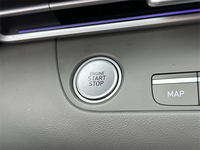 2024 Hyundai Elantra SEL photo 4