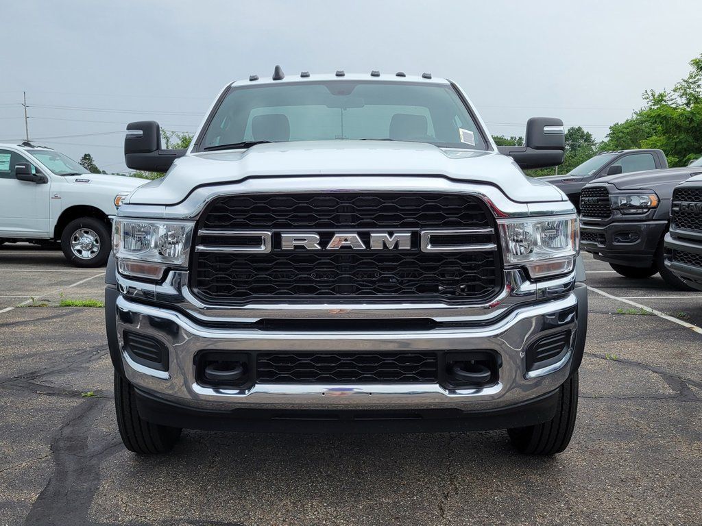 2024 Ram 5500 Tradesman photo 3