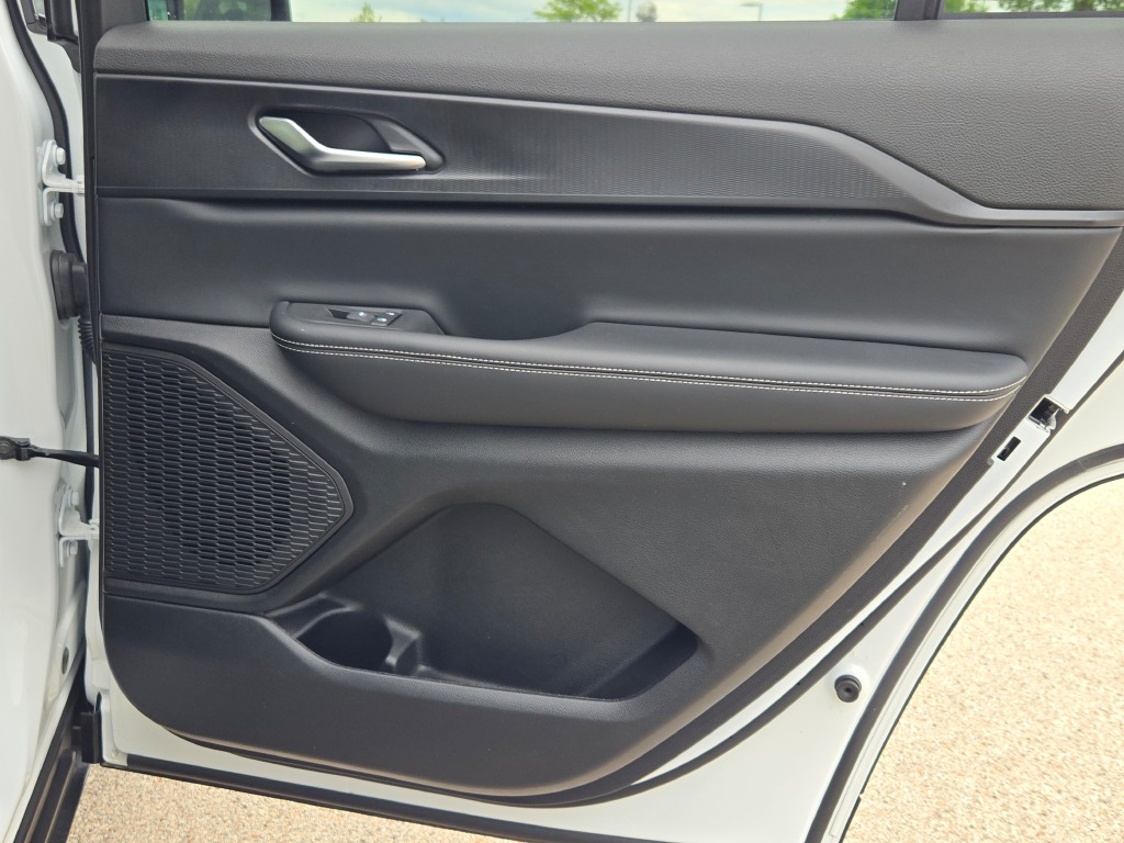 2024 Jeep Grand Cherokee Laredo photo 13