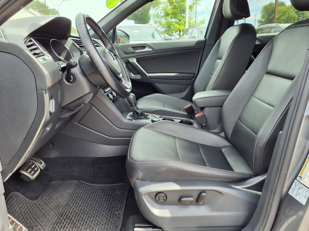 2021 Volkswagen Tiguan SE R-Line Black photo 2