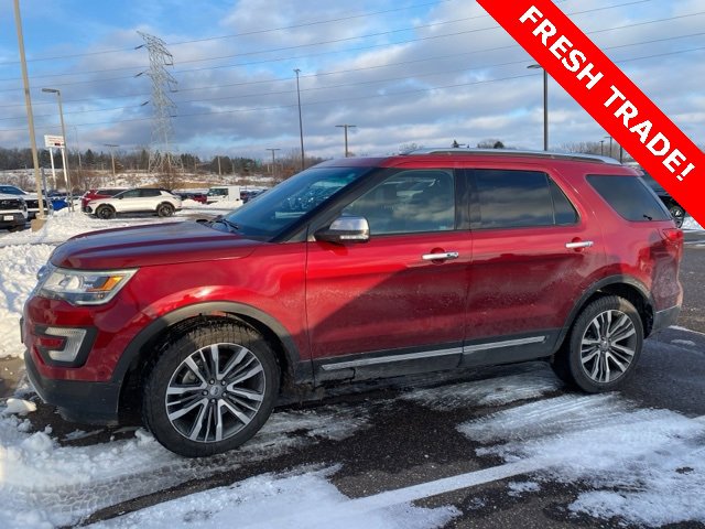 2016 Ford Explorer Platinum's photo