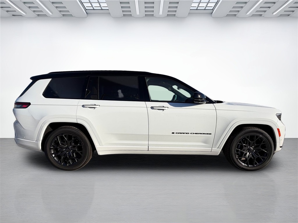 2025 Jeep Grand Cherokee L Summit photo 2