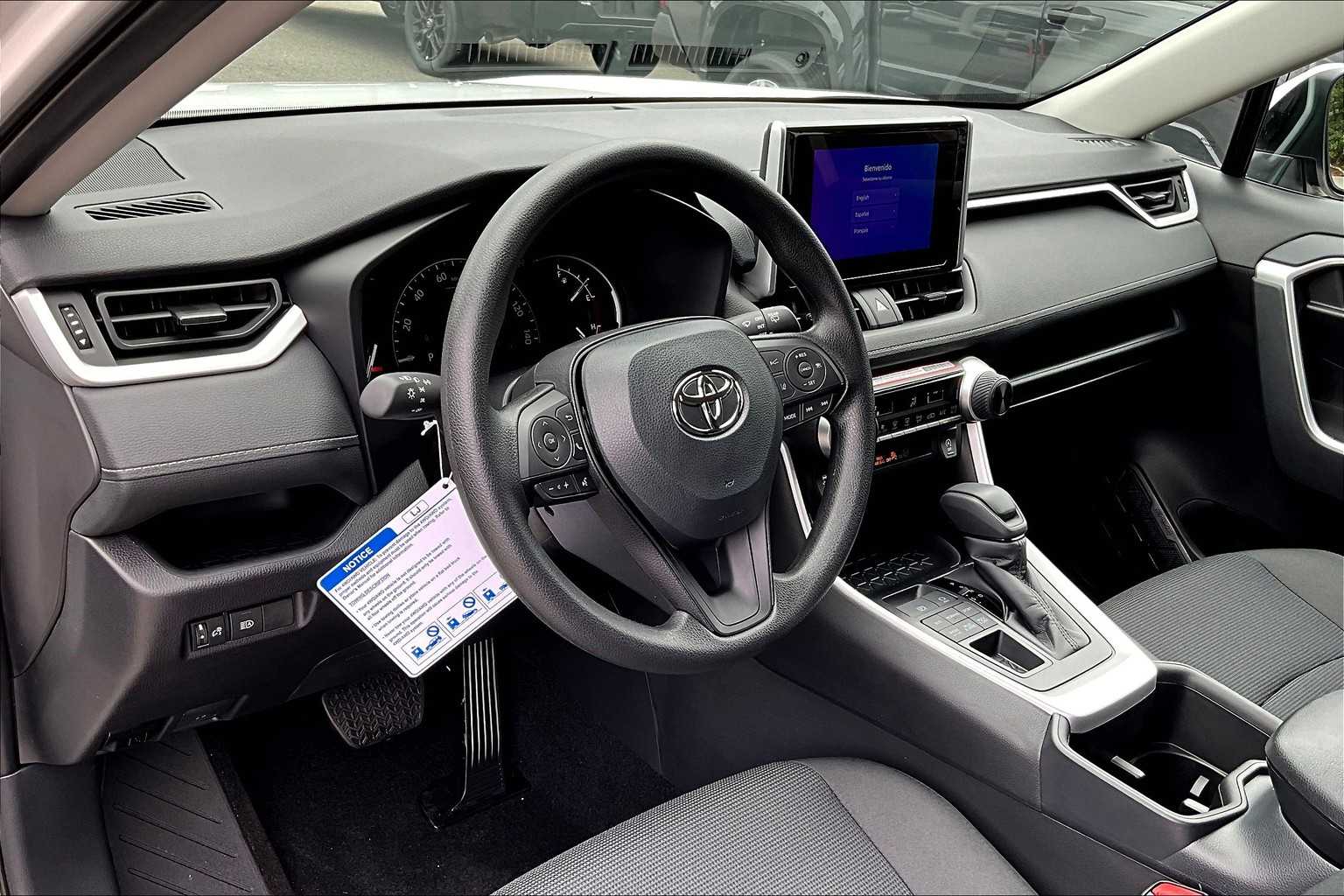 2025 Toyota RAV4 LE photo 5