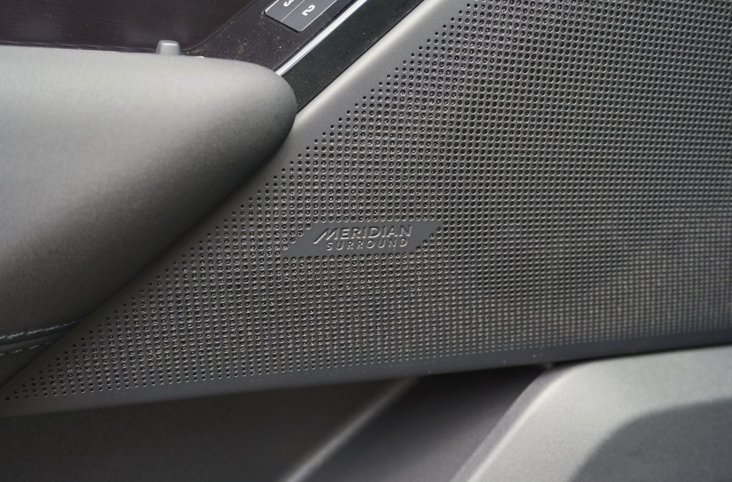 2026 LAND ROVER RANGE ROVER VELAR - Image 10