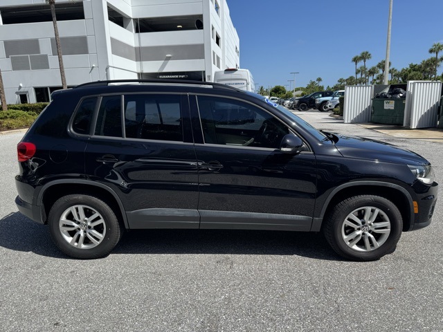 2017 Volkswagen Tiguan S photo 2