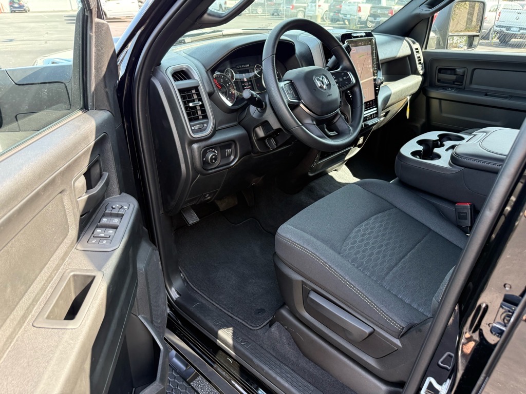 2025 Ram 2500 Tradesman photo 4