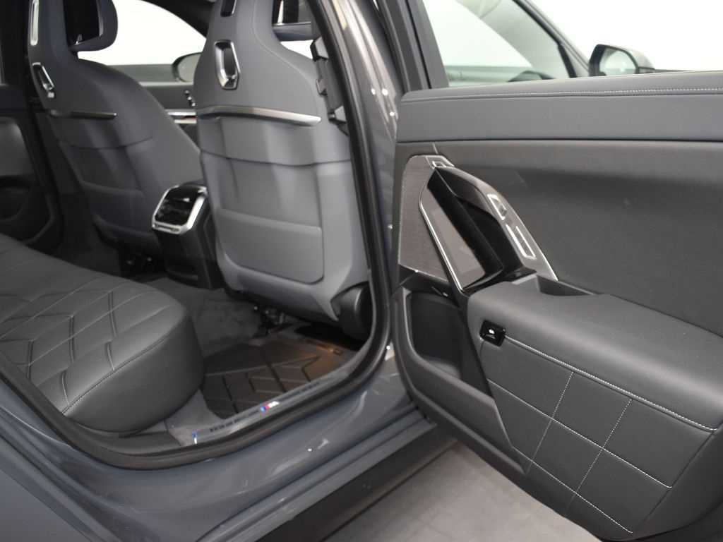 2026 Bmw 740i photo 16