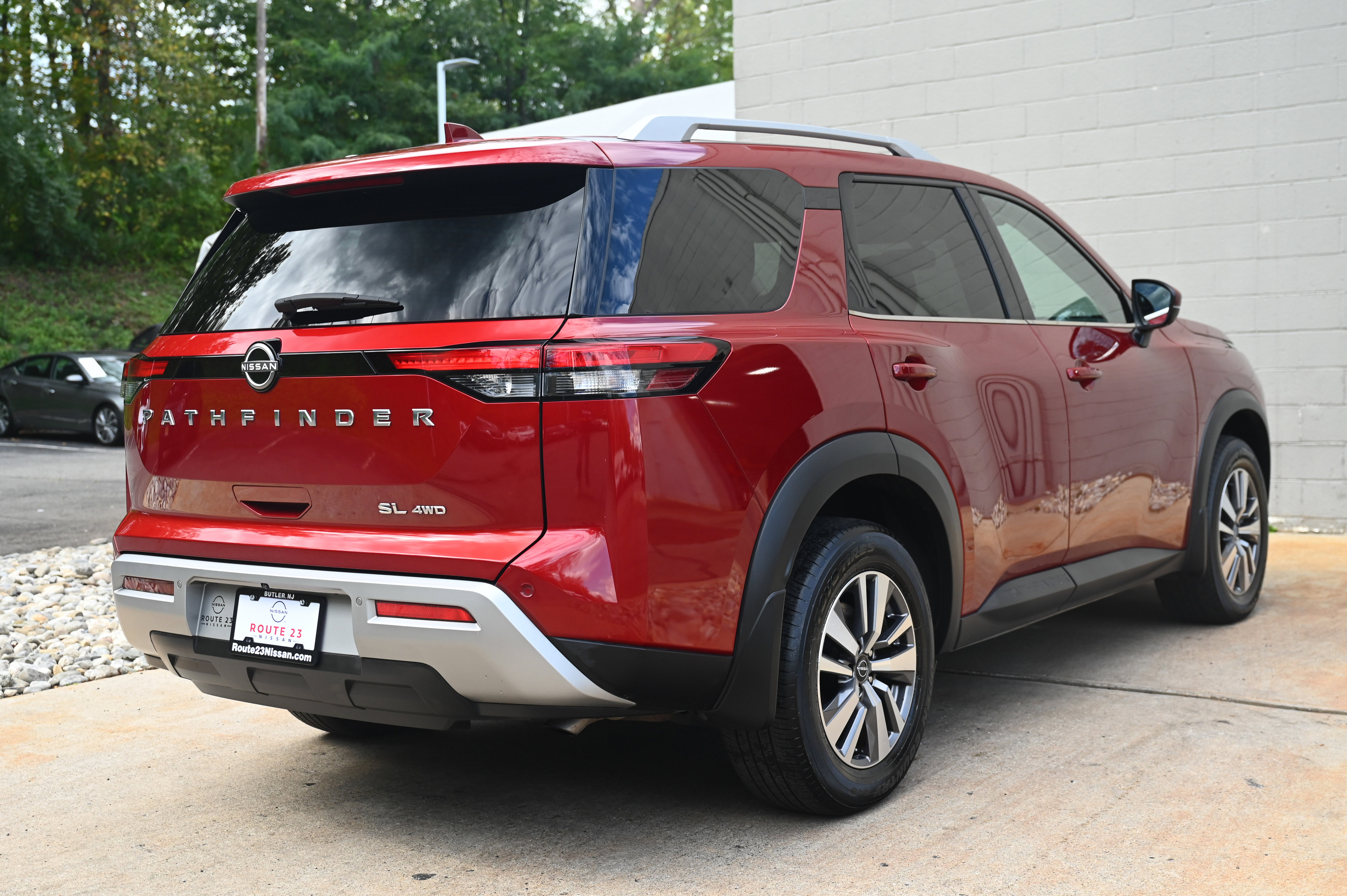 2022 Nissan Pathfinder SL photo 3