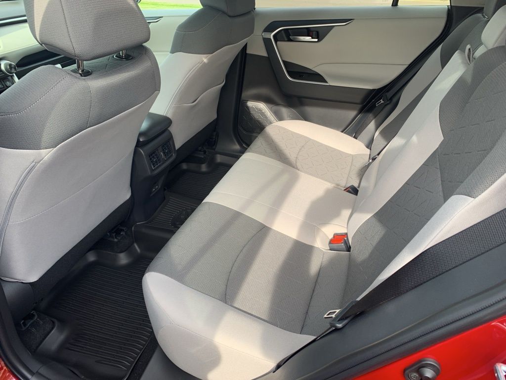 2025 Toyota RAV4 XLE photo 10