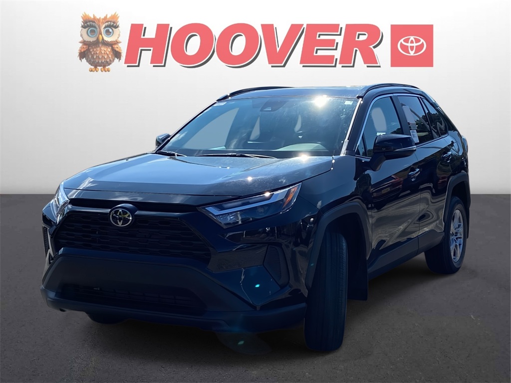2025 Toyota RAV4 XLE photo 5