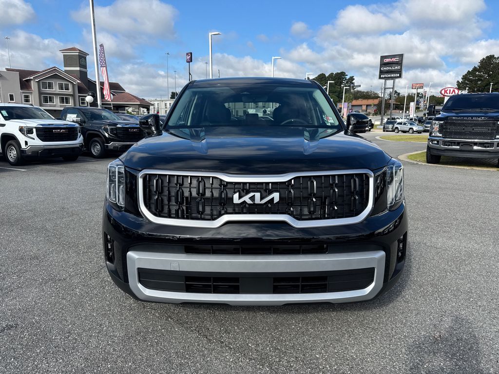 2025 Kia Telluride LX photo 8