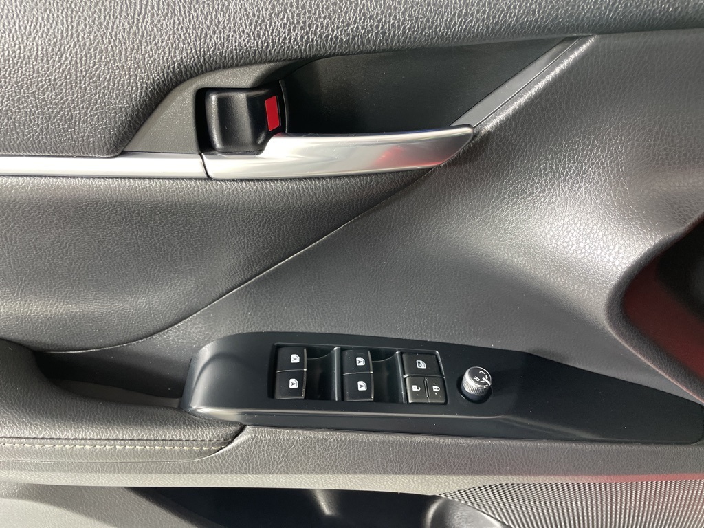 2019 Toyota Camry XSE V6 photo 17