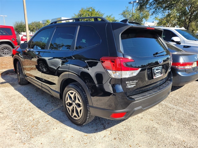 2023 Subaru Forester Premium photo 3