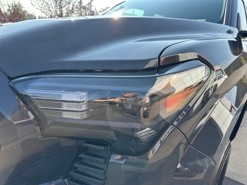 2025 Toyota Tacoma SR5 4x4 Double Cab photo 9
