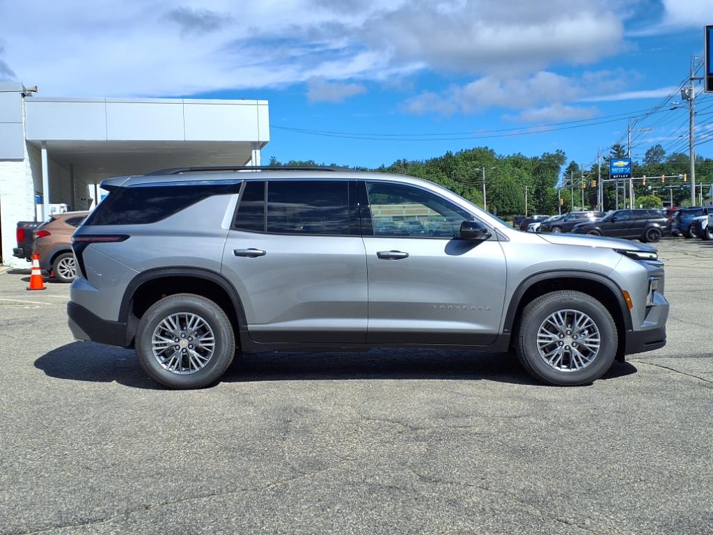 2025 Chevrolet Traverse photo 2