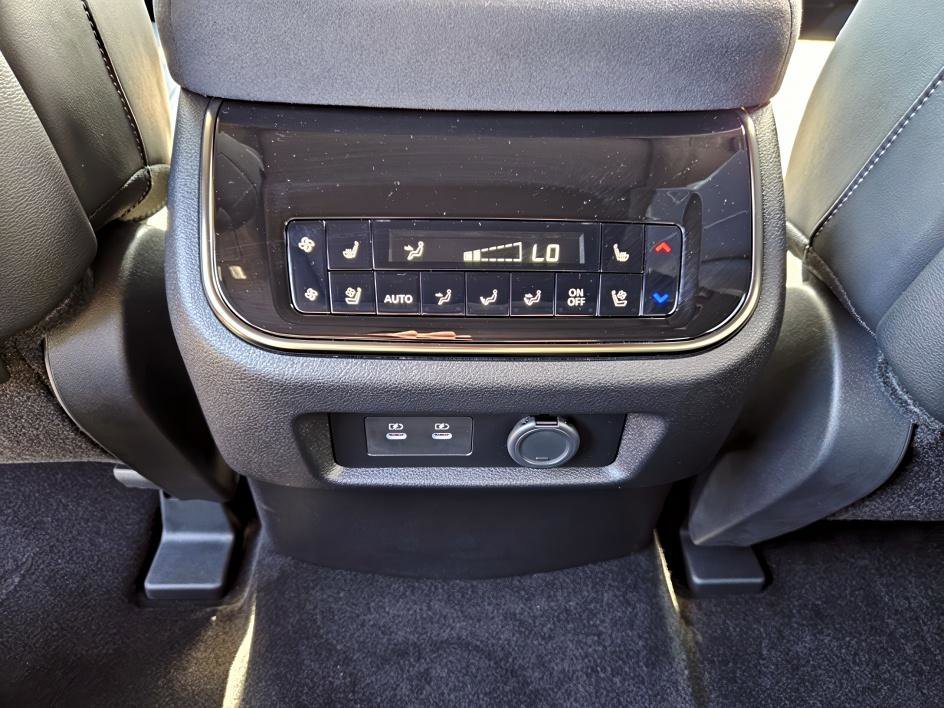 2026 Infiniti QX80 photo 11