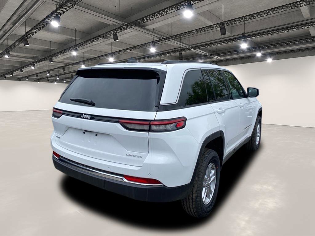 2025 Jeep Grand Cherokee Laredo photo 4