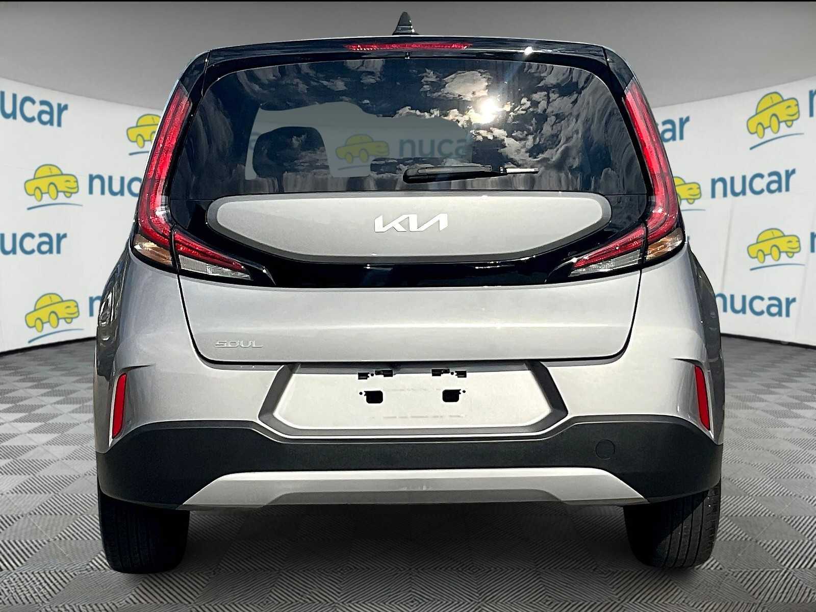 2023 Kia Soul LX photo 2