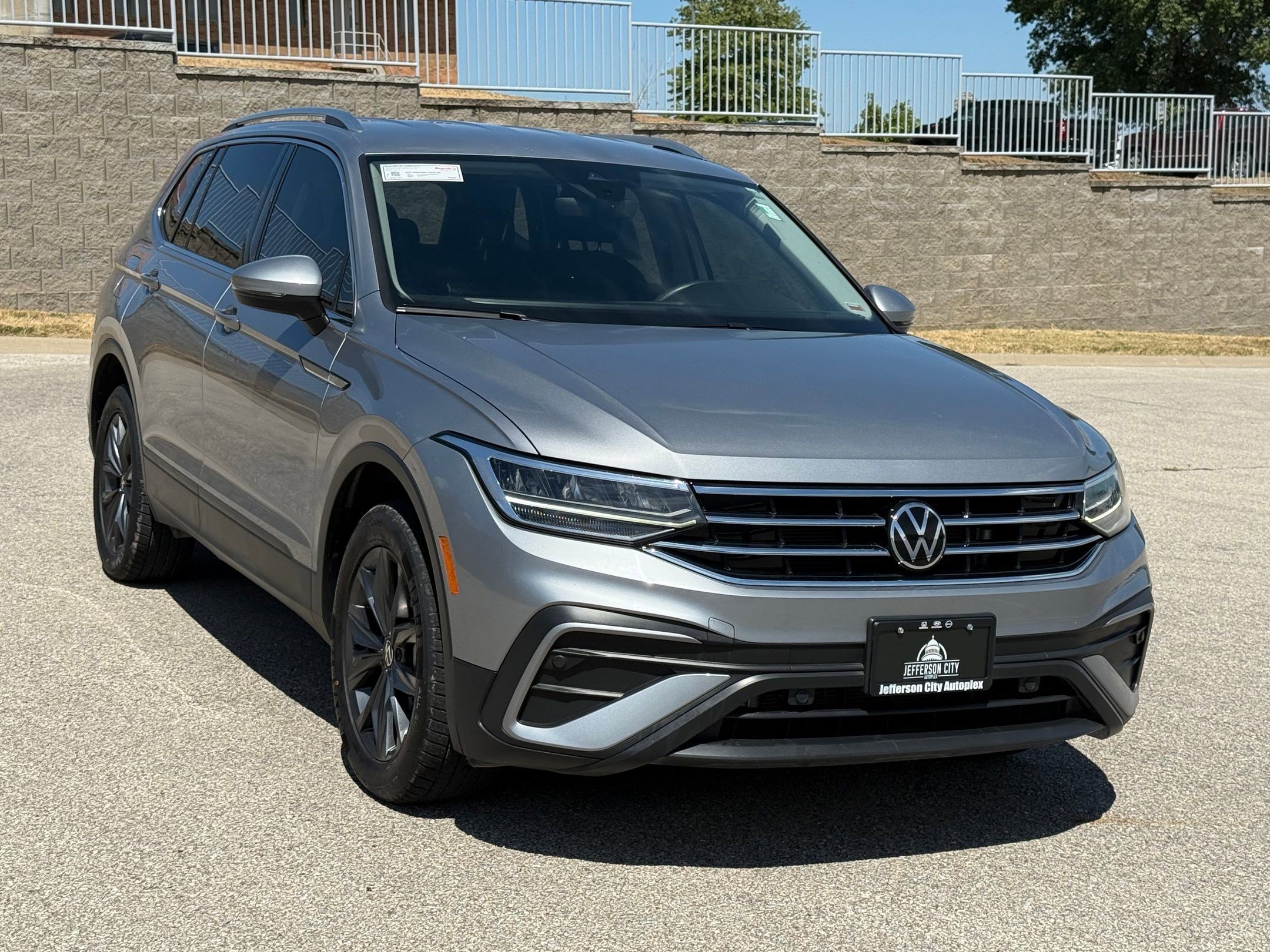 2023 Volkswagen Tiguan SE photo 7