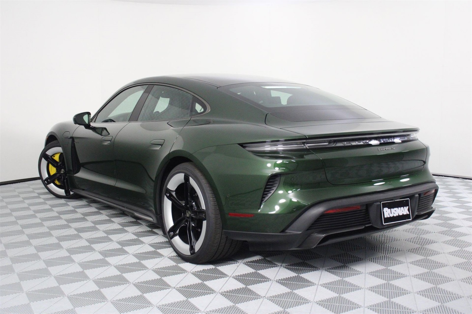 2025 Porsche Taycan Turbo S photo 3