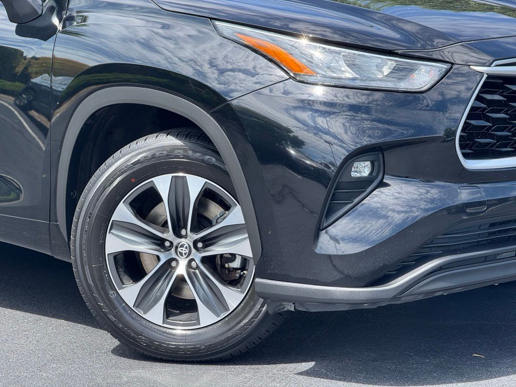 2020 Toyota Highlander XLE photo 3
