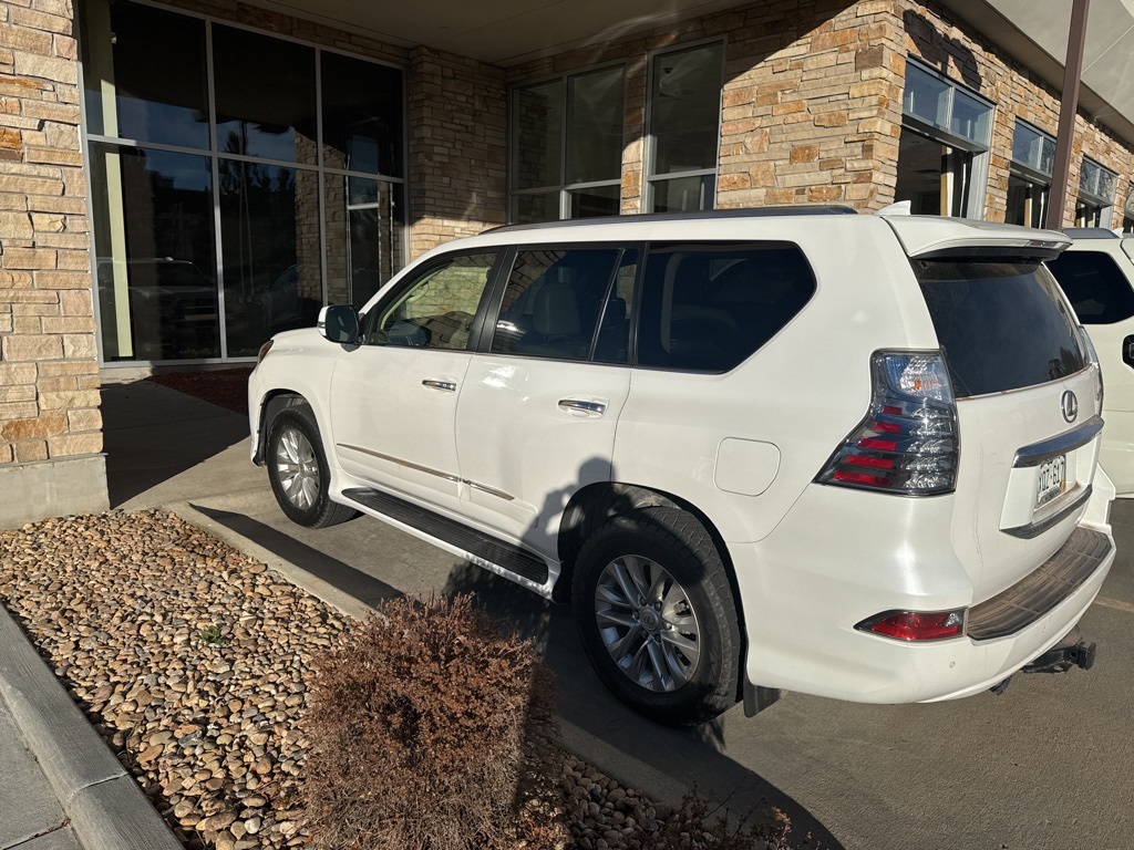 2016 Lexus GX 460 photo 2