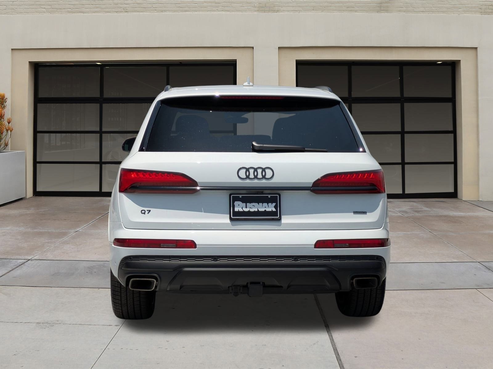 2025 Audi Q7 55 Premium Plus photo 4