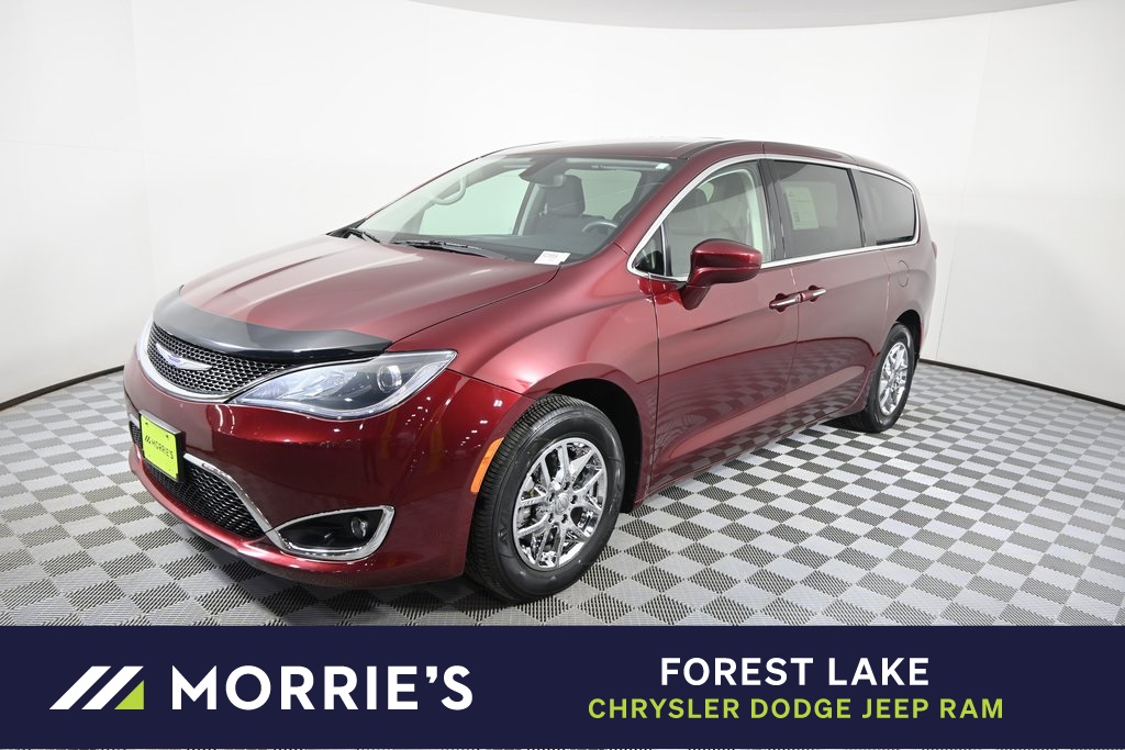 2020 Chrysler Pacifica Touring's photo