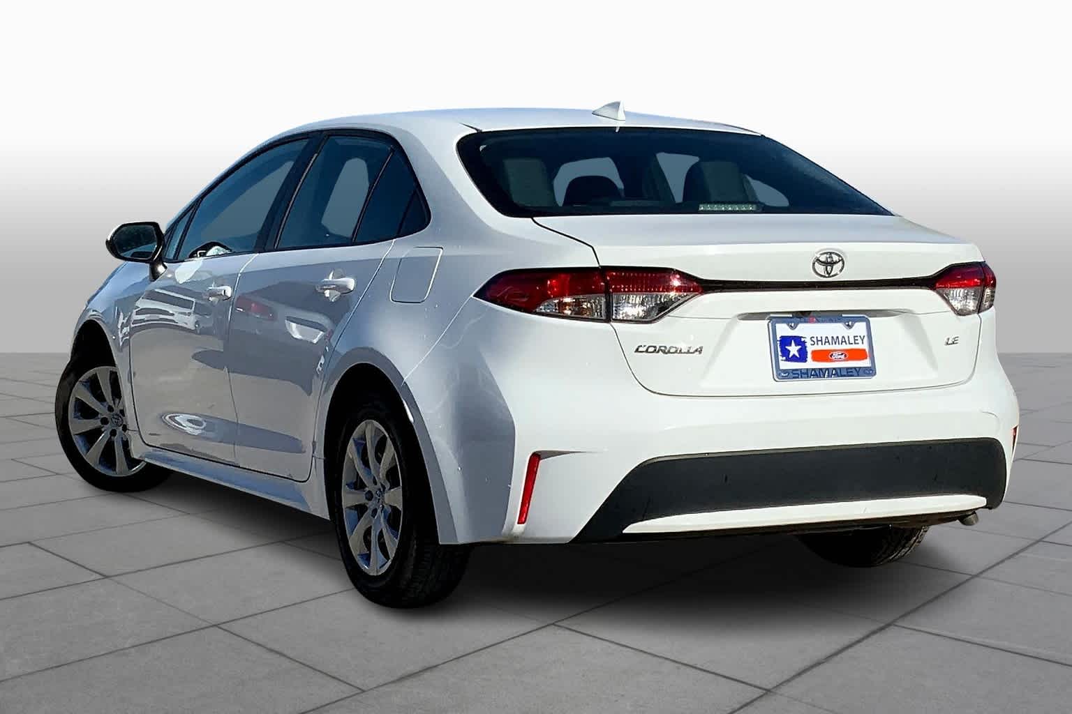 2021 Toyota Corolla LE photo 10