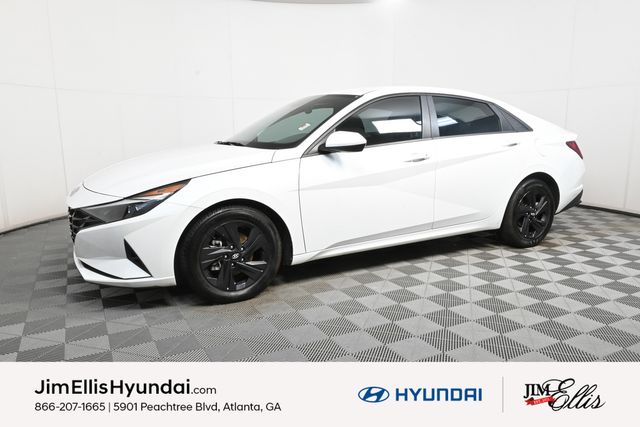 2022 Hyundai Elantra SEL Convenience photo 2