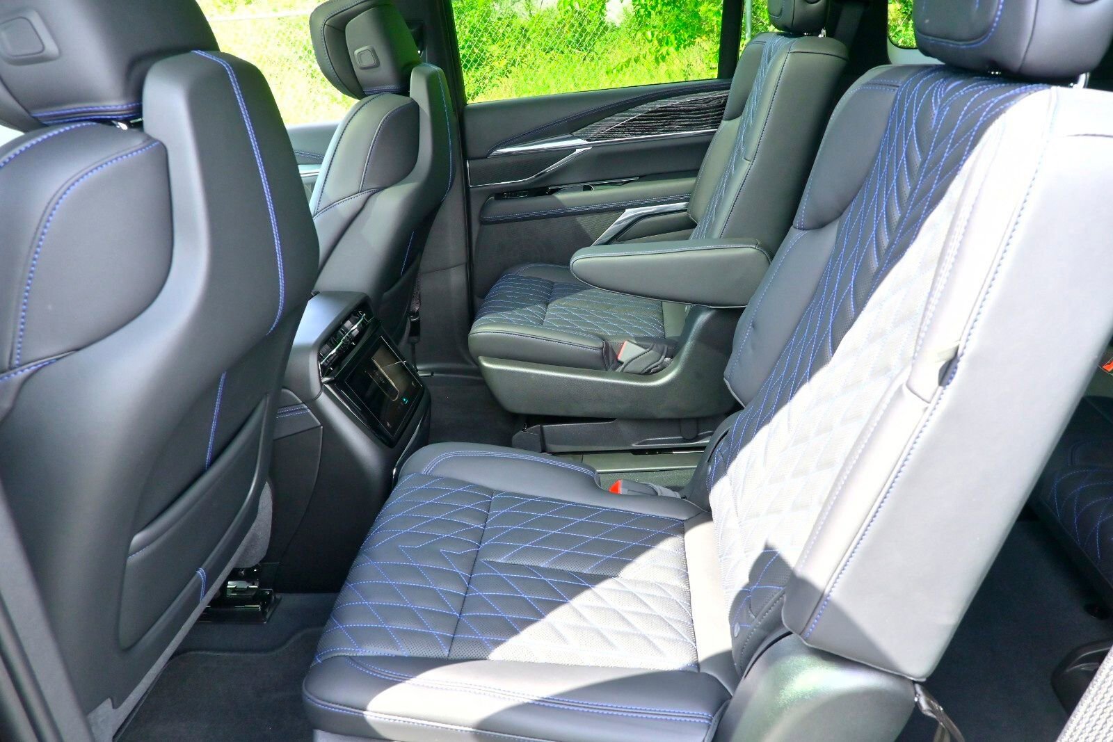 2025 Cadillac Escalade IQ Sport photo 19