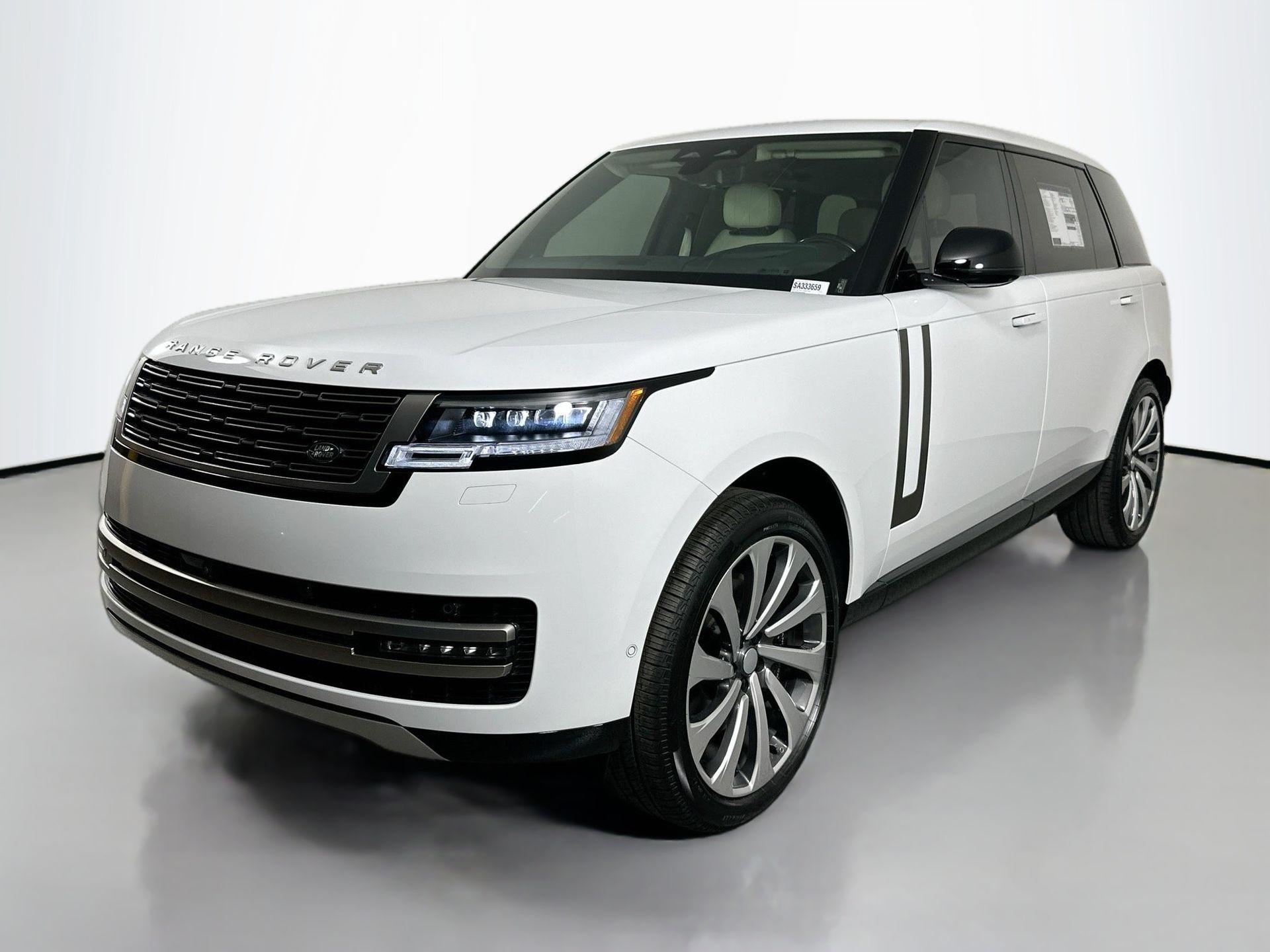 2025 Land Rover Range Rover SE's photo