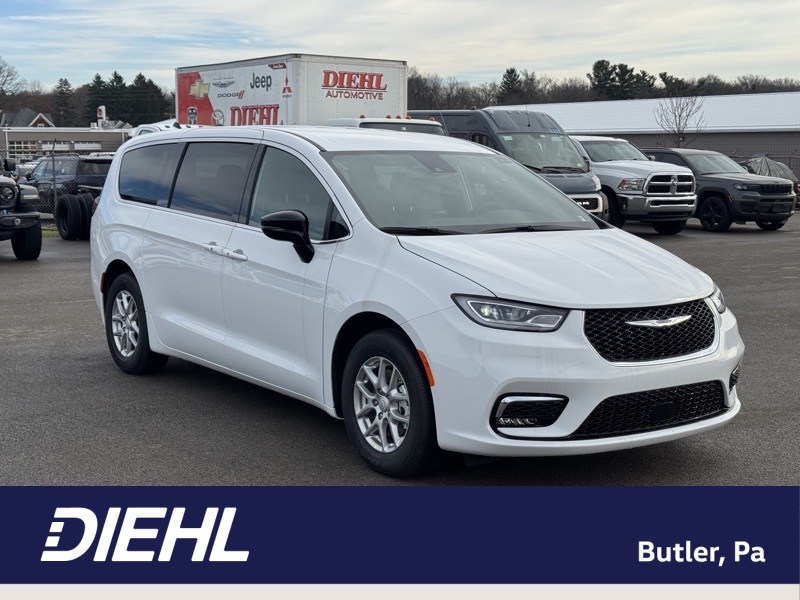 2026 Chrysler Pacifica Select's photo