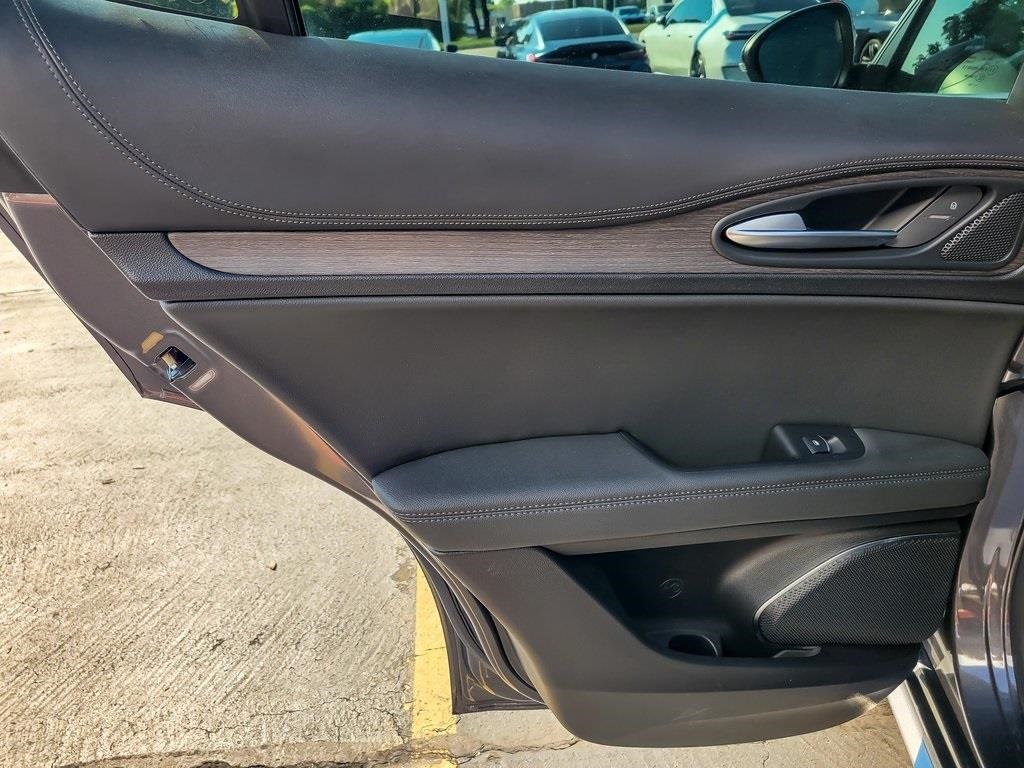 2023 Alfa Romeo Stelvio Ti photo 19