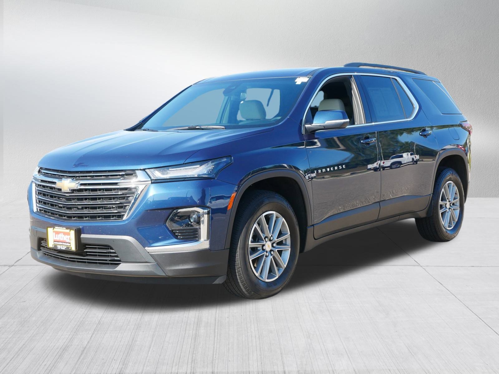 2023 Chevrolet Traverse Cloth photo 2