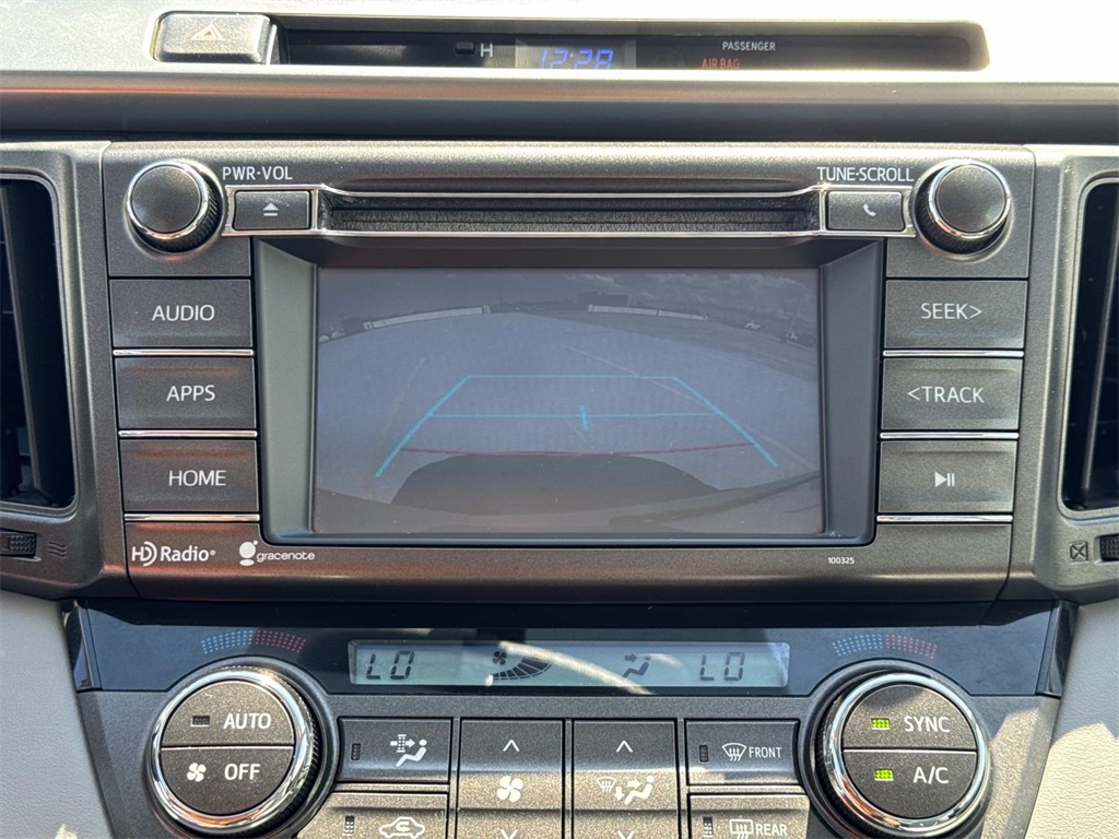 2015 Toyota RAV4 XLE photo 24