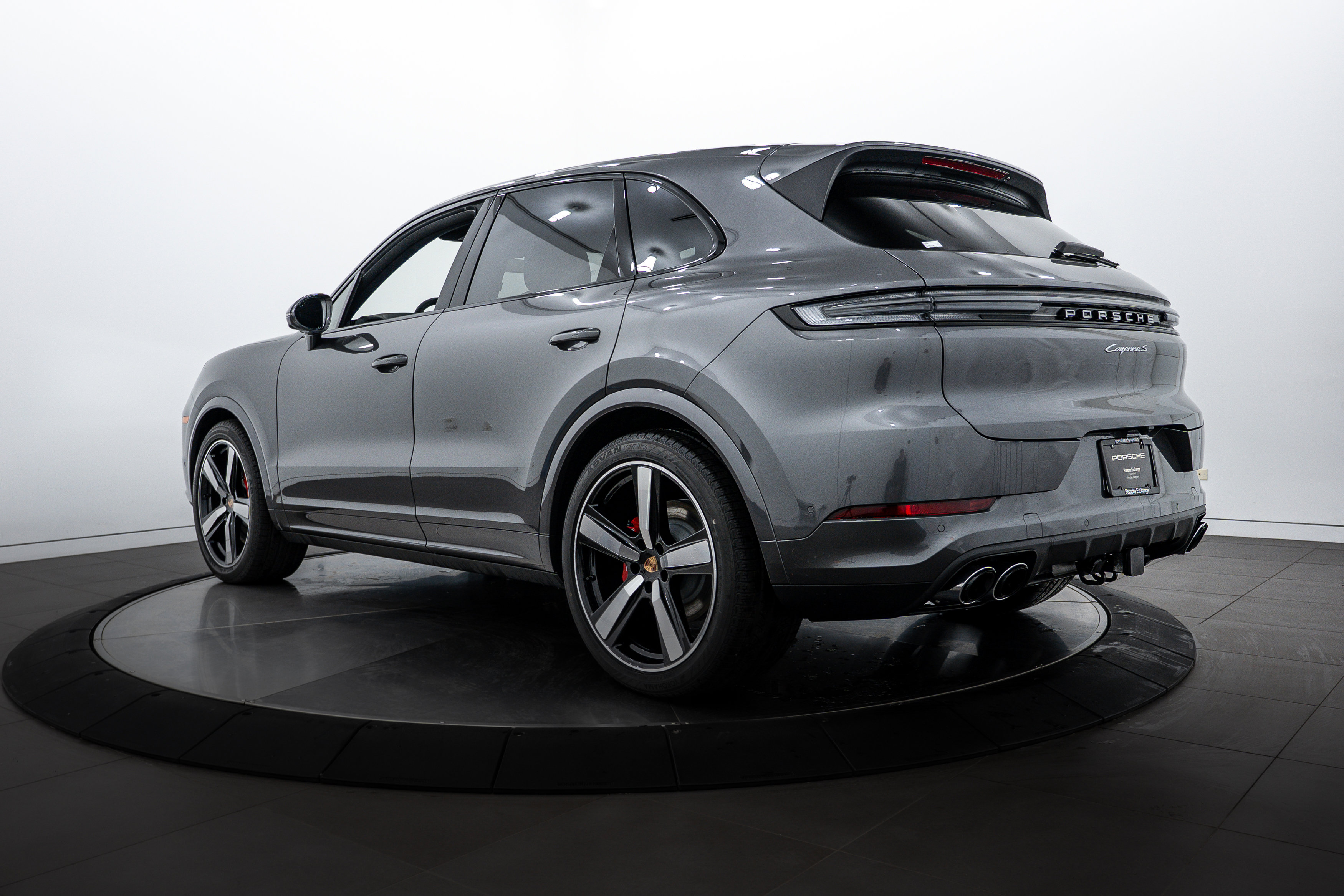 2025 Porsche Cayenne S photo 3