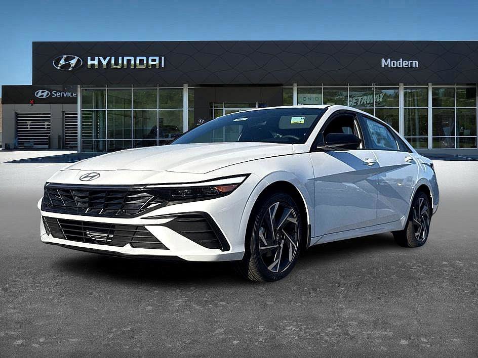 2025 Hyundai Elantra SEL's photo