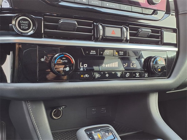 2024 Nissan Pathfinder SV photo 4