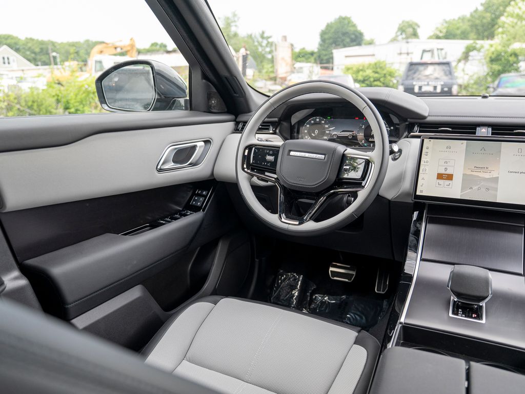 2026 Land Rover Range Rover Velar SE photo 17