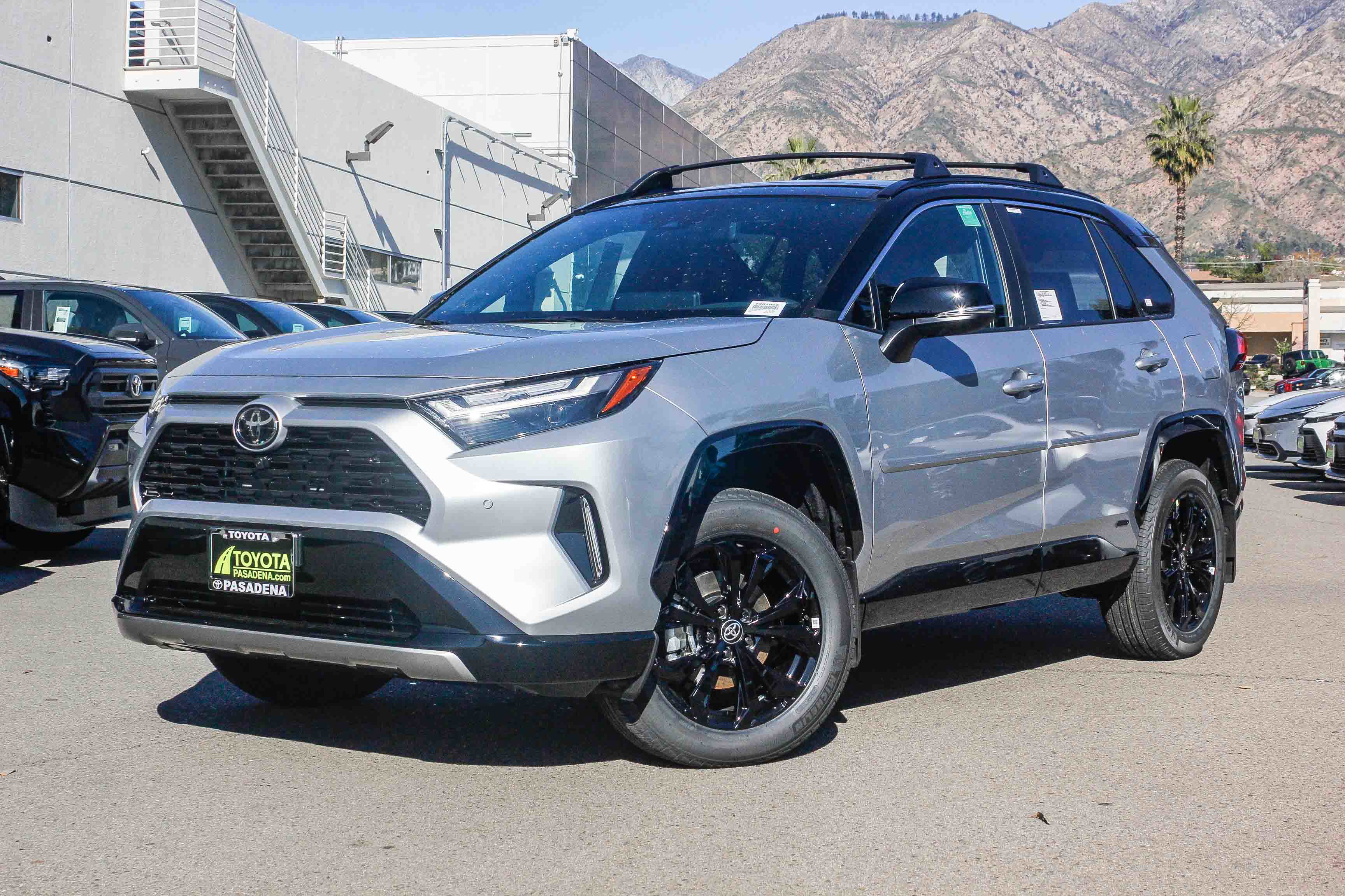 2025 Toyota RAV4 XSE's photo