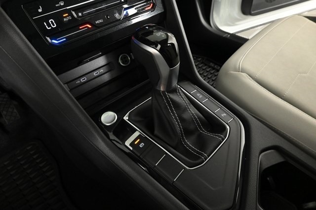 2025 Volkswagen Taos SE photo 12