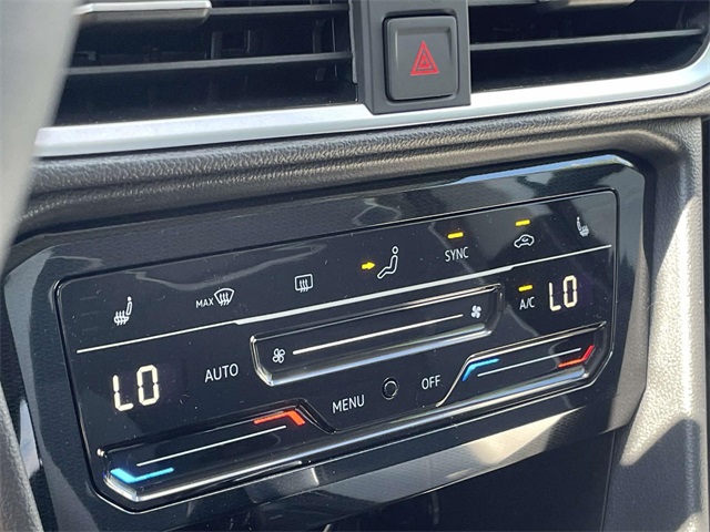 2025 Volkswagen Taos SE photo 18