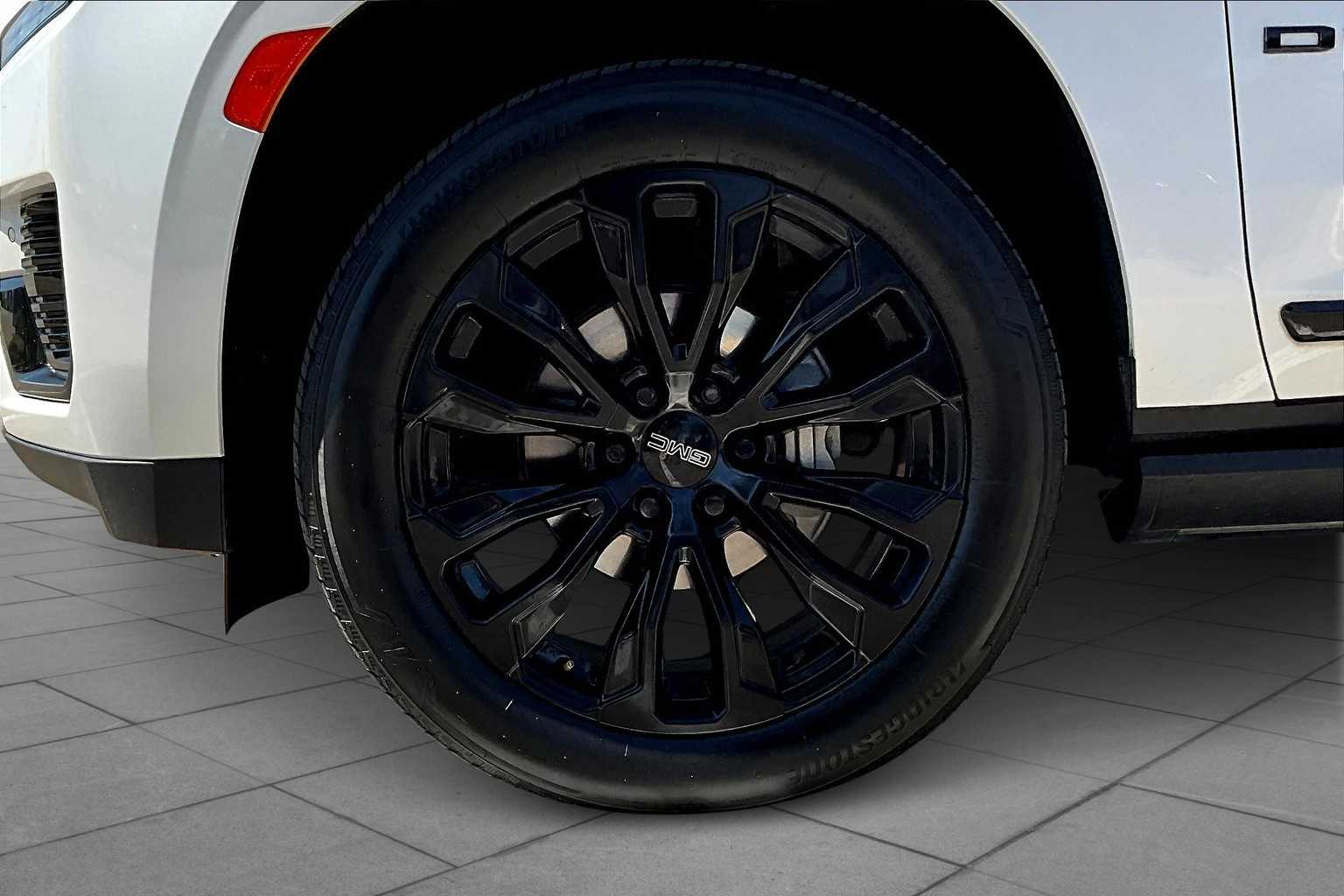 2024 Gmc Yukon Denali photo 8