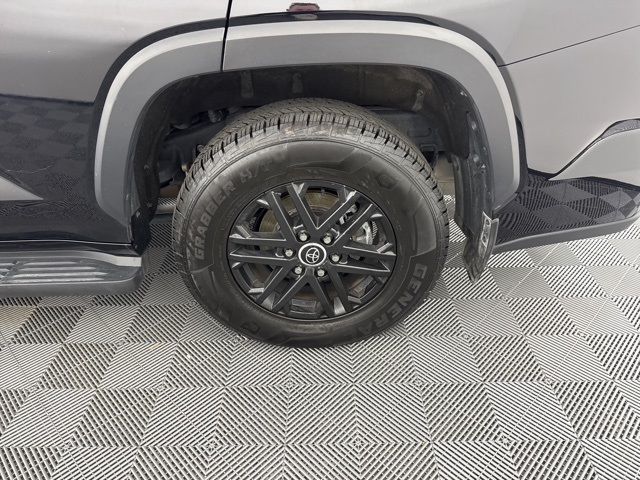 2023 Toyota Sequoia SR5 photo 11