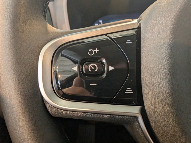 2026 Volvo XC60 B5 Plus photo 15