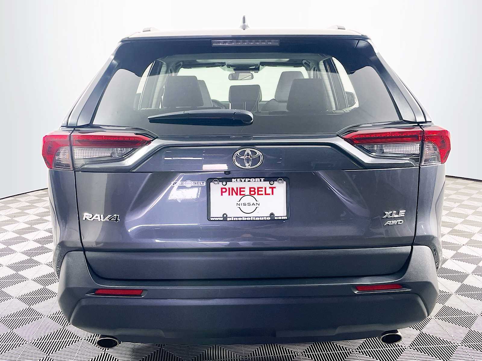 2024 Toyota RAV4 XLE photo 5