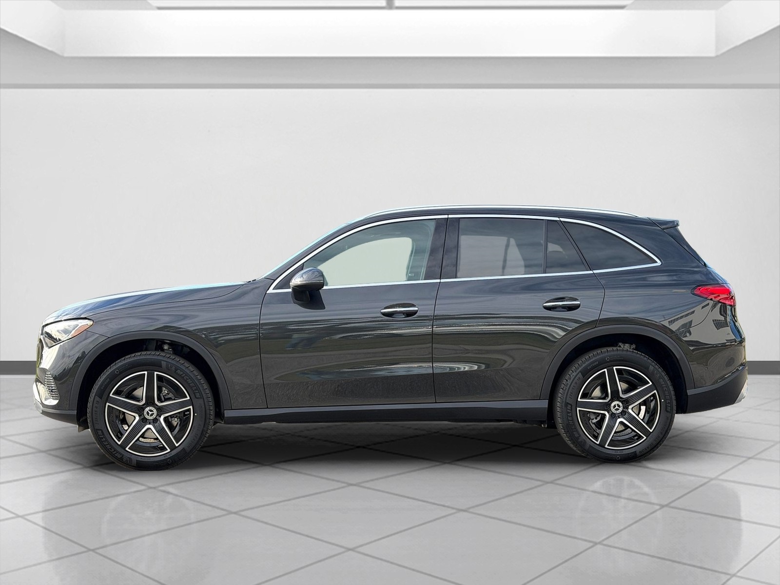 2026 Mercedes Benz GLC 300 photo 4