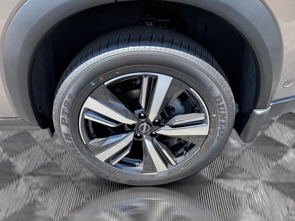 2025 Nissan Rogue SL photo 18