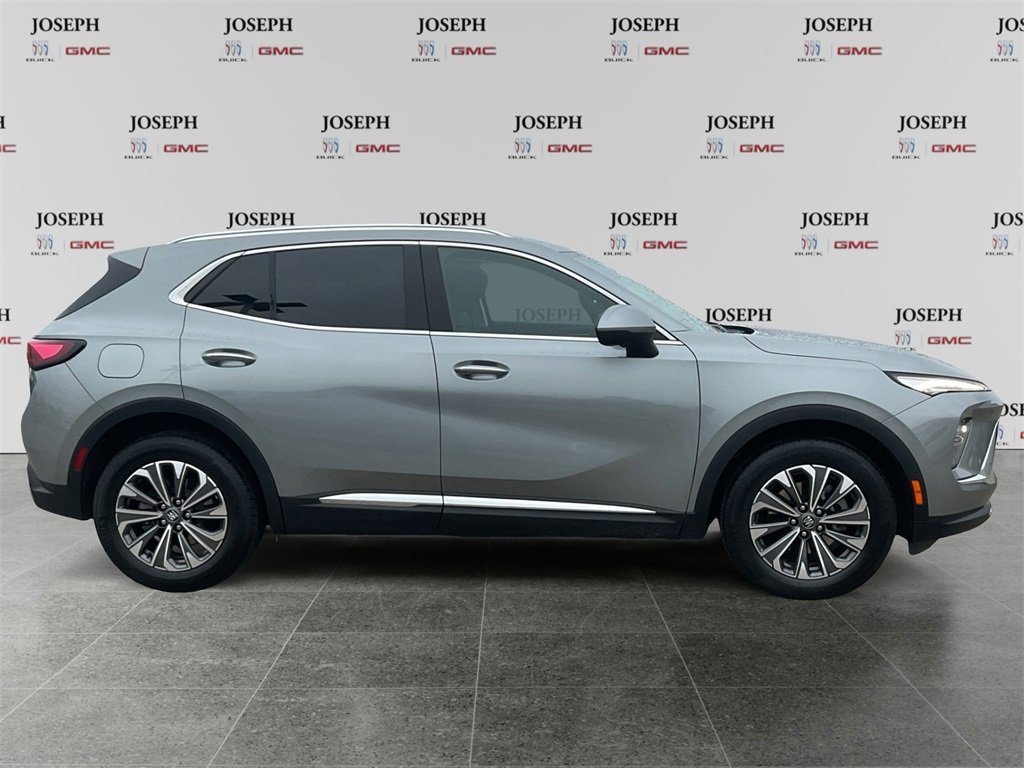 2025 Buick Envision Preferred's photo